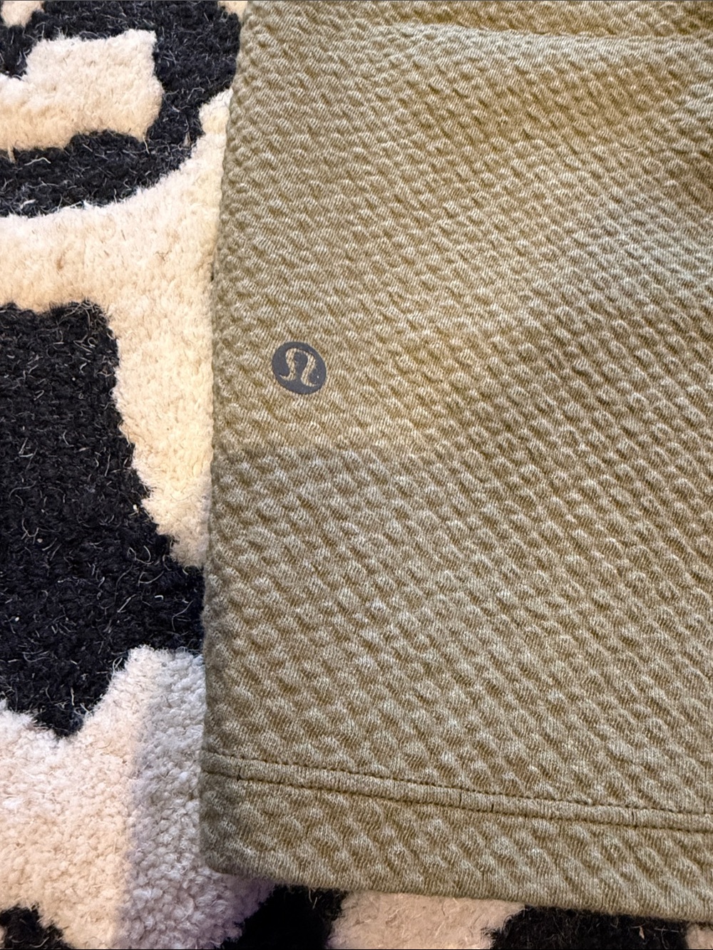Men's LuluLemon Olive Green Knit Drawstring Shorts Medium. NWOT - Picture 6 of 6